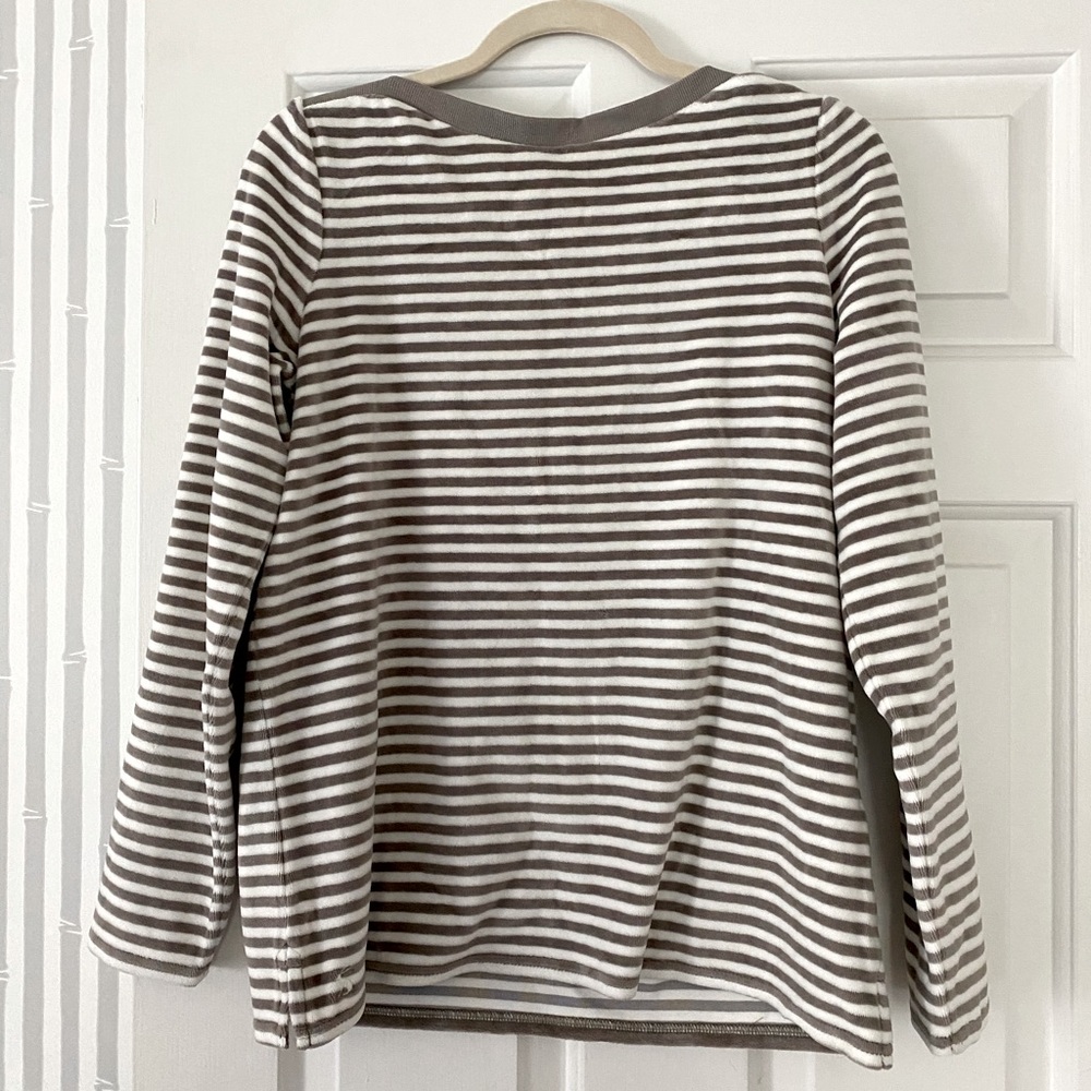 Joules long sleeve cozy sweatshirt. Gray stripes